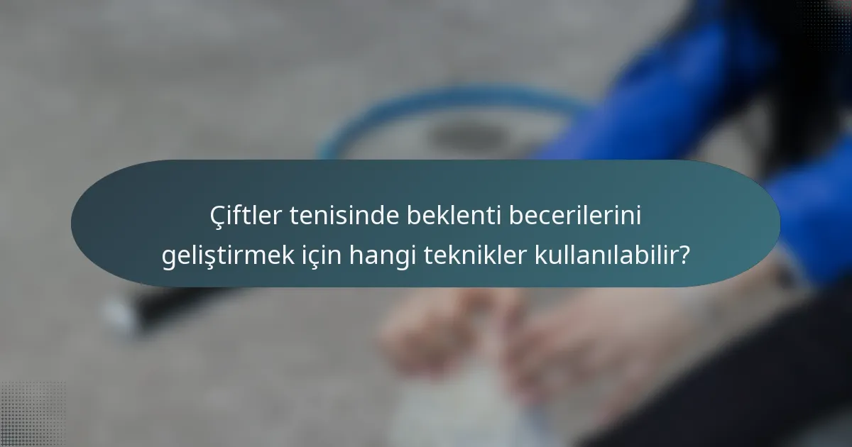 Çiftler tenisinde beklenti becerilerini geliştirmek için hangi teknikler kullanılabilir?
