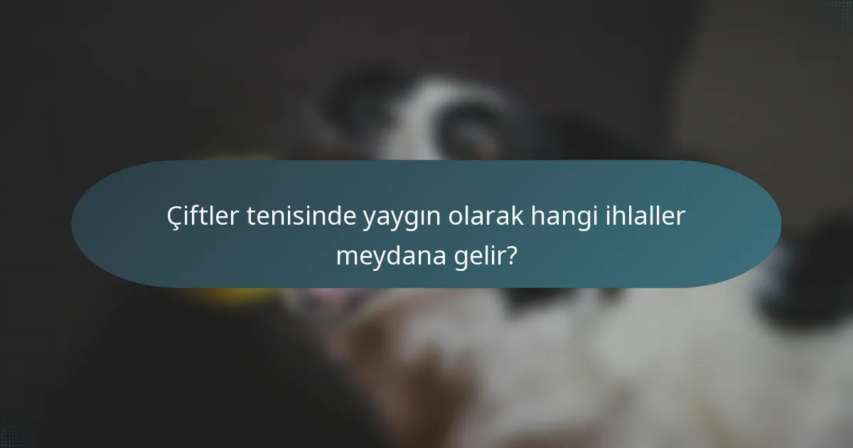 Çiftler tenisinde yaygın olarak hangi ihlaller meydana gelir?